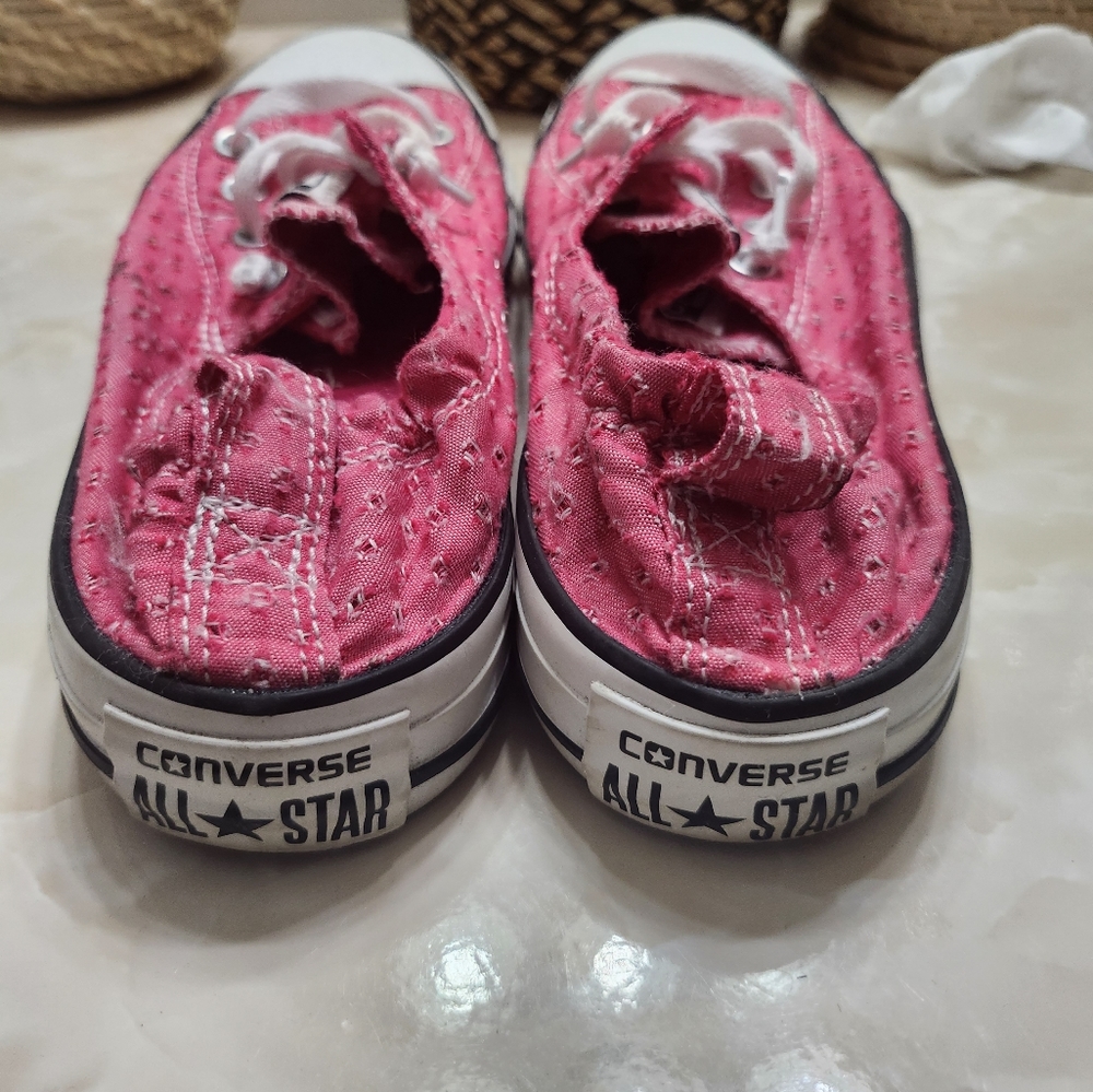 Red converse - Picture 3 of 3